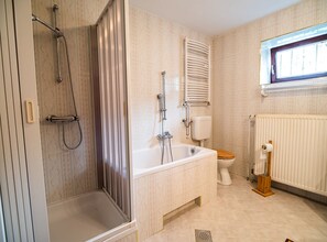 Hus (Two Bedroom Holiday Home) | Bad | Håndklær