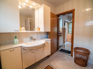 Hus (Two Bedroom Holiday Home) | Eget kjøkken | Kjøleskap