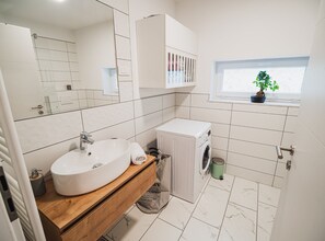 Apartment (Two Bedroom Apartment with Terrace) | Bathroom | Shower, towels