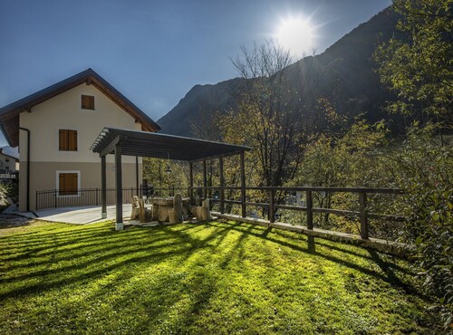 Riverside Rustic Ridge Apartments With Balcony