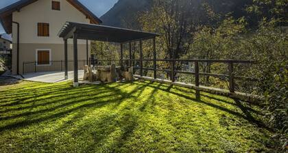 Riverside Rustic Ridge Apartments With Balcony