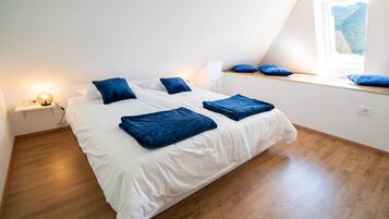 Departamento (One Bedroom Apartment with Balcony) | 4 habitaciones y cunas