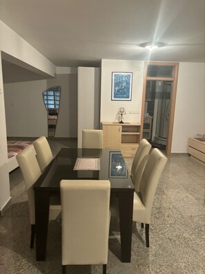 Apartment (One bedroom apartment 1) | Dining room