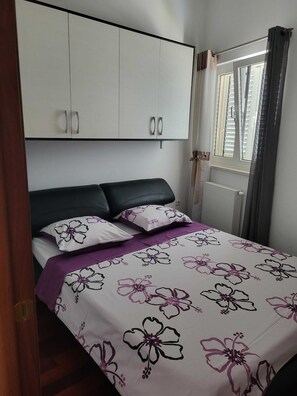 Huoneisto (Two Bedroom Apartment 2) | Yksityinen keittiö | Jääkaappi