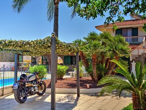 Exterior - Villa of the Freesia (Seccagrande)