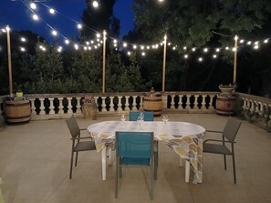 Outdoor dining - Winegrower's house in a charming village  (Aniane)