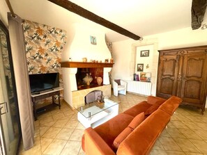 Smart TV, books - Winegrower's house in a charming village (Aniane)