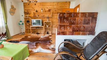 Cottage (Three Bedroom Country House) | Living room | Stereo