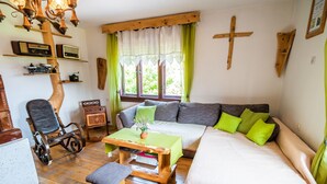 Cottage (Three Bedroom Country House) | Living room | Stereo - Bloomfield Retreat Country House With Sauna (Recica ob Savinji)