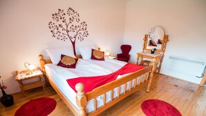 Cottage (Three Bedroom Country House) | 3 bedrooms, cots/infant beds - Bloomfield Retreat Country House With Sauna (Recica ob Savinji)