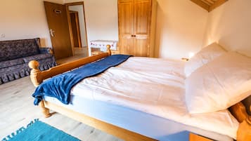 Cottage (Three Bedroom Country House) | 3 bedrooms, cots/infant beds