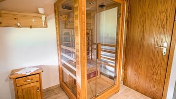 Småhus (Three Bedroom Country House) | Bad | Dusj og håndklær