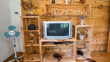 Cottage (Three Bedroom Country House) | Living room | Stereo