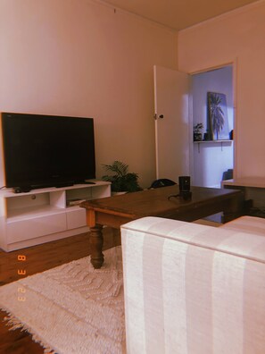 Interior - Apt 6 min from Bondi Beach - with garden (Bondi)