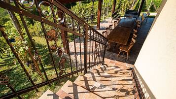 House (Two Bedroom Holiday Home with Mountai) | Staircase