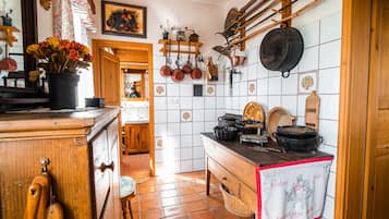 Villa (Two Bedroom Villa with Hot Tub) | Cocina privada | Refrigerador