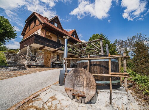 Cozy Countryside Retreat Villa With Hot-tub