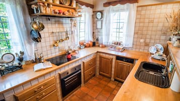 Villa (Two Bedroom Villa with Hot Tub) | Cocina privada | Refrigerador