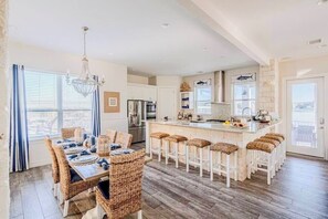 Dining - Big Blue on Lake LBJ with Pool & Spa (Kingsland)