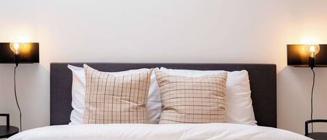 3 bedrooms, desk, iron/ironing board, travel crib