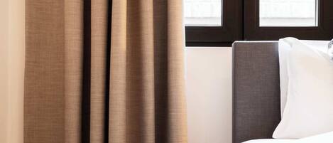 2 Schlafzimmer, Schreibtisch, Bügeleisen/Bügelbrett, Reisekinderbett