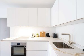 Kühlschrank, Ofen, Herdplatte, Geschirrspüler