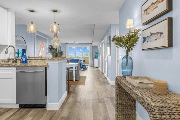 Interior - RIVER FLY IN: Sunshine Suite, Waterfront 2BR (Merritt Island)