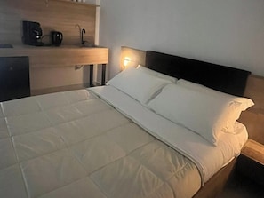 Family Room, Balcony, City View - B&B Garibaldi Road (Naples)