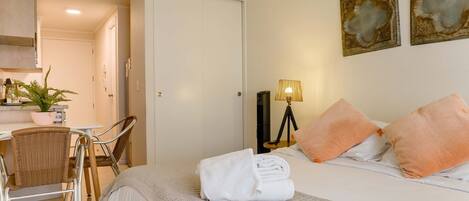 Iron/ironing board, WiFi, bed sheets