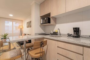 Fridge, microwave, oven, stovetop - Chic Apartment Santiago Perfect Location (Santiago)