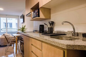 Coffee/tea maker, fridge, microwave, oven - Cozy Studio Prime Location | The Heart of Santiago (Santiago)