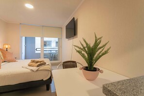 Iron/ironing board, WiFi, bed sheets