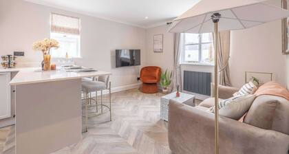 Eton Bridge Apt- Walk Sights- Parking By Tempstay
