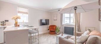 Eton Bridge Apt- Walk Sights- Parking By Tempstay