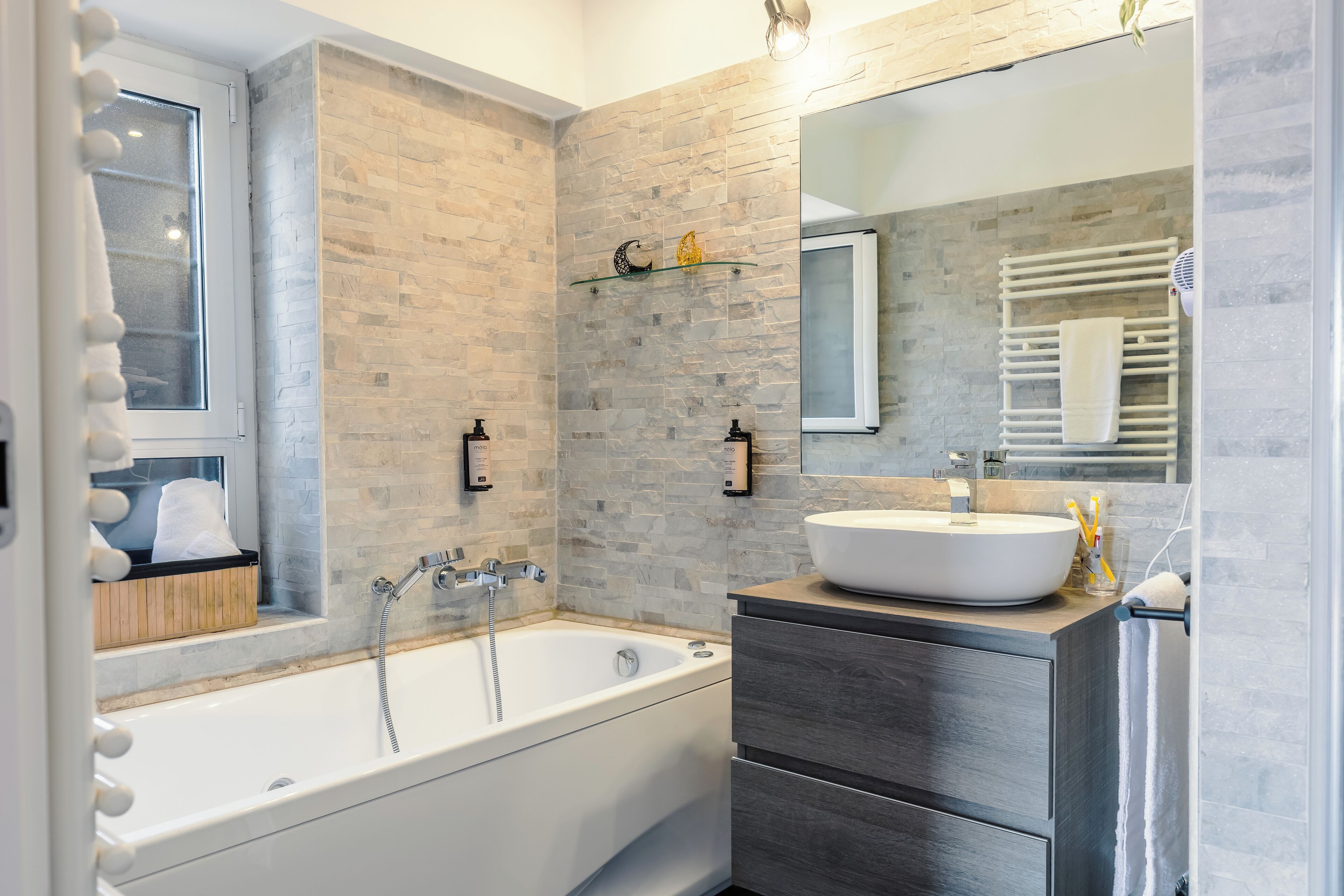 Quadrupla Luxury, 2 camere da letto, vista giardino | Bagno | Asciugacapelli, pantofole, bidet elettronico, asciugamani