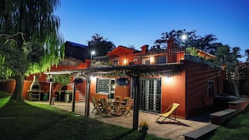 Departamento Deluxe, vista al jardín | Terraza o patio