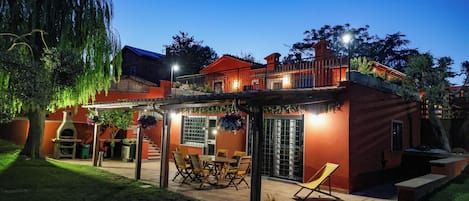 Deluxe Apartment, Garden View | Terrace/patio