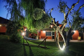 Deluxe Apartment, Garden View | Terrace/patio - La Villetta nel parco (Rome)