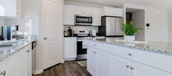 Spacious 3BR Home w/ Lake Access & Mountain Views