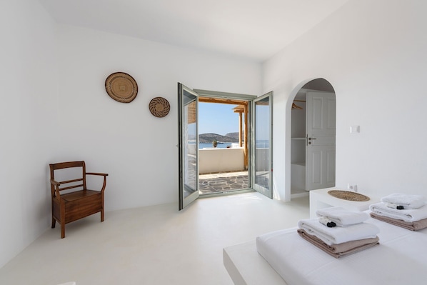 4 bedrooms, WiFi, bed sheets