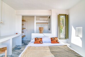 5 bedrooms, WiFi, bed sheets