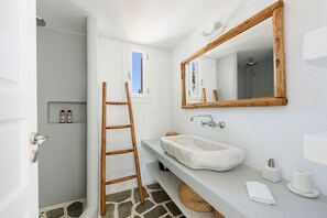 Hair dryer, towels