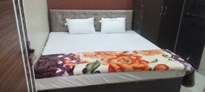 Deluxe Double Room | Free WiFi - Virendra Palace Guest House (Varanasi)