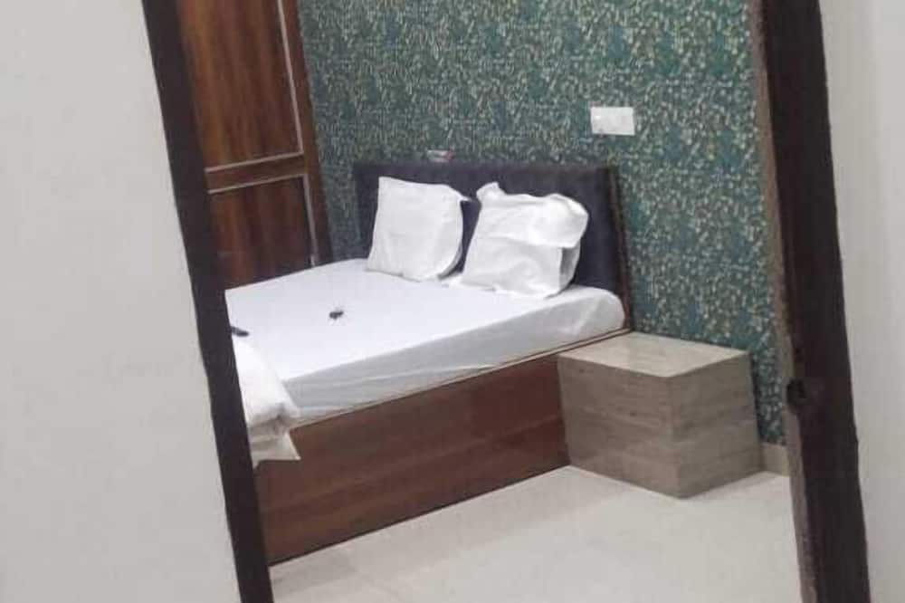 Virendra Palace Guest House