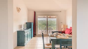 Deluxe appartement, uitzicht op zee | Woonruimte