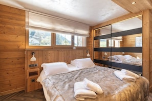 A wooden room with a bed, a mirror, and a window. - ✨ La Vallée Cerena – Luxury Chalet with Indoor Pool, Sauna & Fireplace (Gérardmer)