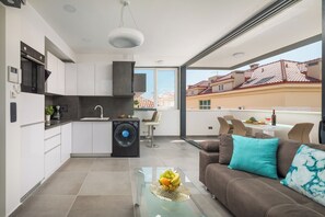 Luxury Penthouse | Private kitchen | Full-size fridge, oven, stovetop, dishwasher - Villa Muller Apartments (Split)