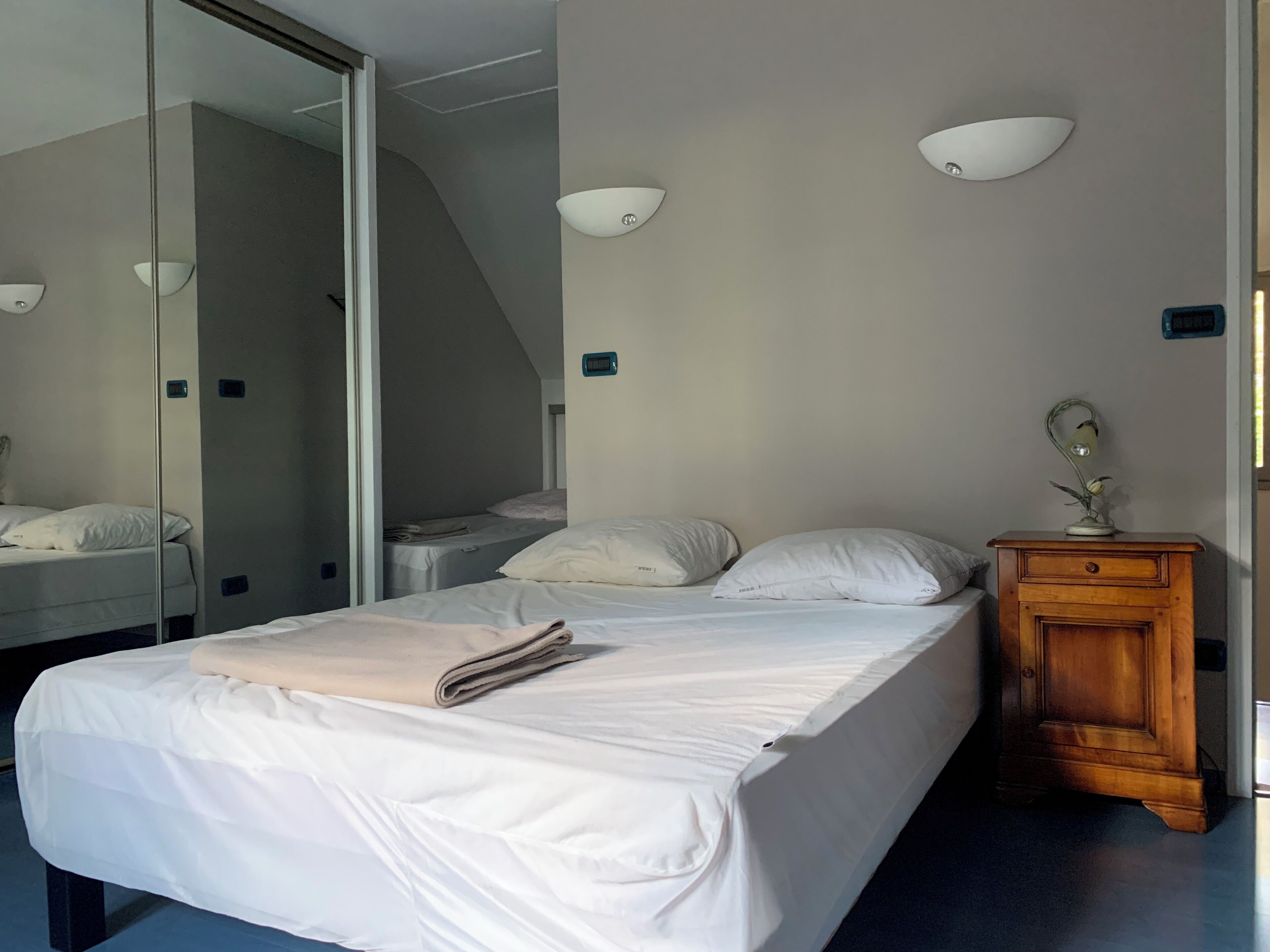 5 quartos, ferros/tábuas de passar roupa, Wi-Fi, roupa de cama