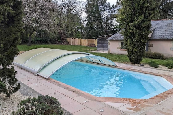 la piscine au milieu du jardin rien que pour vous sans aucun vis a vis