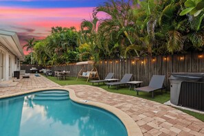 Pool - 6 BR Villa Steps to Ocean, Pool, Sauna & Jacuzzi (Fort Lauderdale)